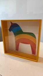 Ikea dala paard regenboogkleuren vitrinekastje uit jaren 90, Antiek en Kunst, Ophalen of Verzenden