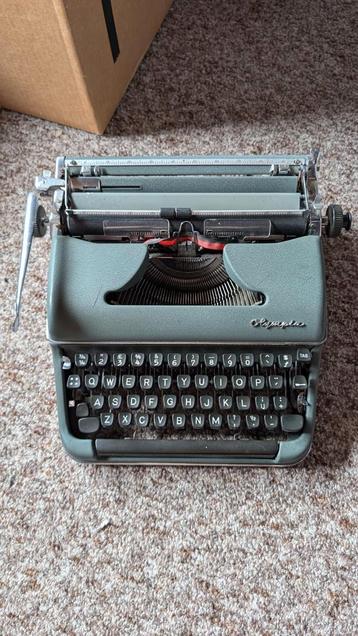 Typemachine Olympia groen beschikbaar voor biedingen