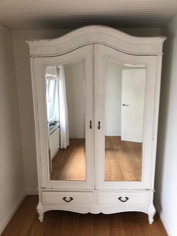 Brocante kast beschikbaar voor biedingen