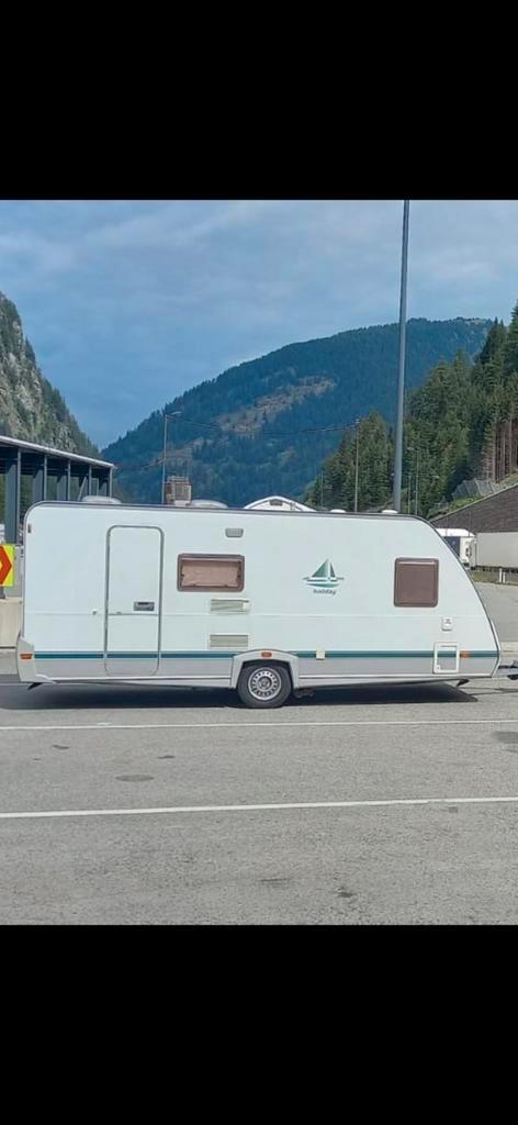 Mooie 5 persoons Eifelland Holiday!, Caravans en Kamperen, Caravans, Particulier, 1000 - 1250 kg, Treinzit, Eifelland, Koelkast