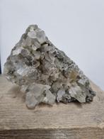 Bergkristal cluster met chloriet, Verzamelen, Mineralen en Fossielen, Ophalen of Verzenden, Mineraal