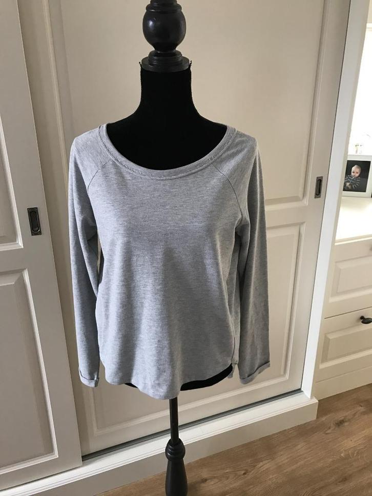 Trui Benetton grijs, Kleding | Dames, Truien en Vesten, Zo goed als nieuw, Maat 38/40 (M), Grijs, Ophalen