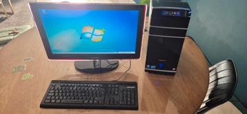 Pc met monitor en toetsenbord  beschikbaar voor biedingen