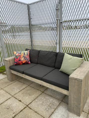 Loungebank beschikbaar voor biedingen