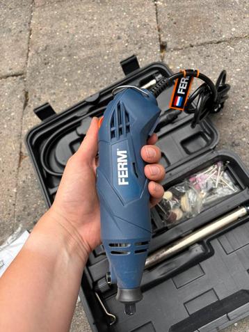 Multitool beschikbaar voor biedingen