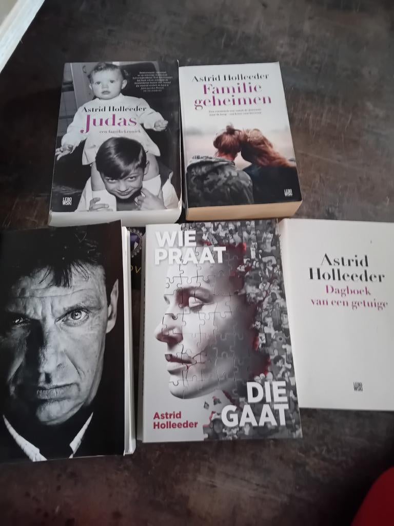 5 Holleeder boeken, Ophalen, Gelezen, Astrid Holleeder, Politiek