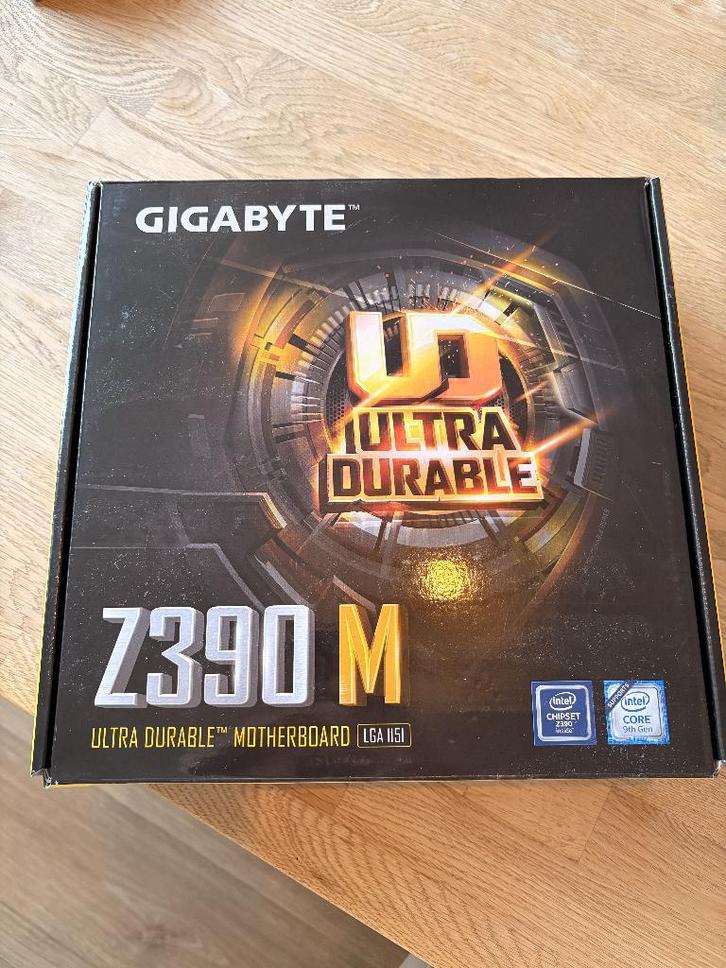 Gigabyte Z390M moederbord, Computers en Software, Moederborden, Zo goed als nieuw, Intel, DDR4, Ophalen of Verzenden