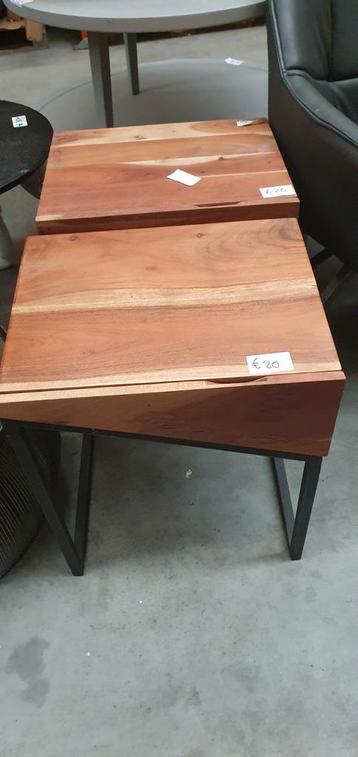 Set nachtkastjes acacia met lade beschikbaar voor biedingen