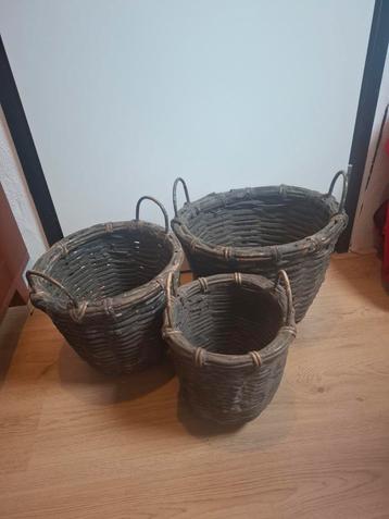 Set van 3 rieten manden beschikbaar voor biedingen