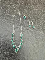 ketting, oorbellen en ring met groene en strass steentjes, Ophalen of Verzenden, Gebruikt, Overige materialen