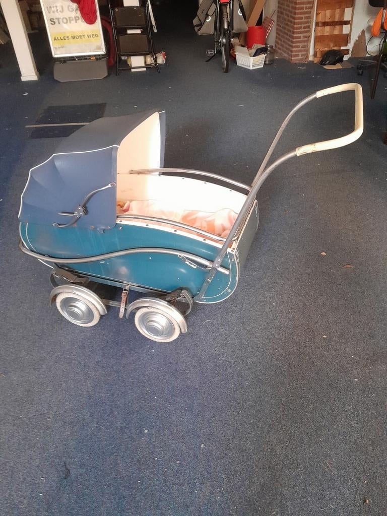 oude kinderwagen met inhoud (pop) voor Kerst/winter in de ve, Ophalen of Verzenden, Overige merken