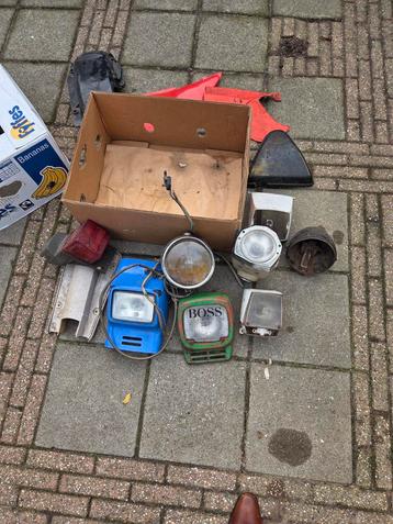 Bananendoos met parts brommer diverse  beschikbaar voor biedingen