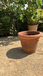 Grote italiaanse terracotta bloempot in mediterrane tuin, Ophalen, Gebruikt, 40 cm of meer, Rond