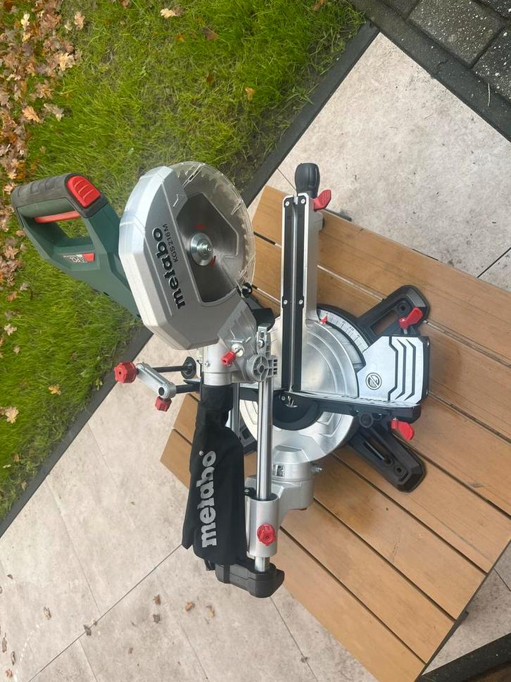 Metabo KGS Afkortzaag - Nieuwstaat!, Doe-het-zelf en Verbouw, Gereedschap | Zaagmachines, Zo goed als nieuw, Afkortzaag, 1200 watt of meer