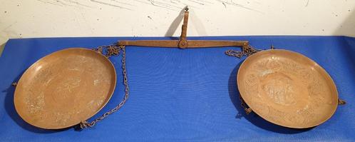 Koperen hangweegschaal met bewerkte schalen, Antiek en Kunst, Curiosa en Brocante, Ophalen