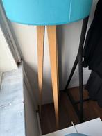 Stalamp driepoot houtlook met blauwe kap, Ophalen, Zo goed als nieuw, Hout, 100 tot 150 cm