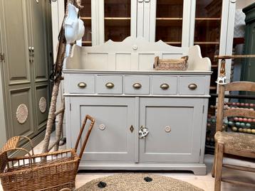 Antieke commode ladekast dressoir meidenkast babykamer beschikbaar voor biedingen