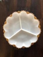 Vintage zeldzame melkwitte schaal met schulprand 25 cm, Antiek en Kunst, Ophalen of Verzenden