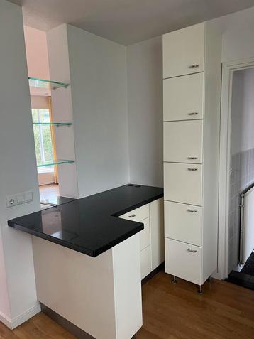 Klein schier kookeiland 60 cm diep 155 cm breed met kasten beschikbaar voor biedingen