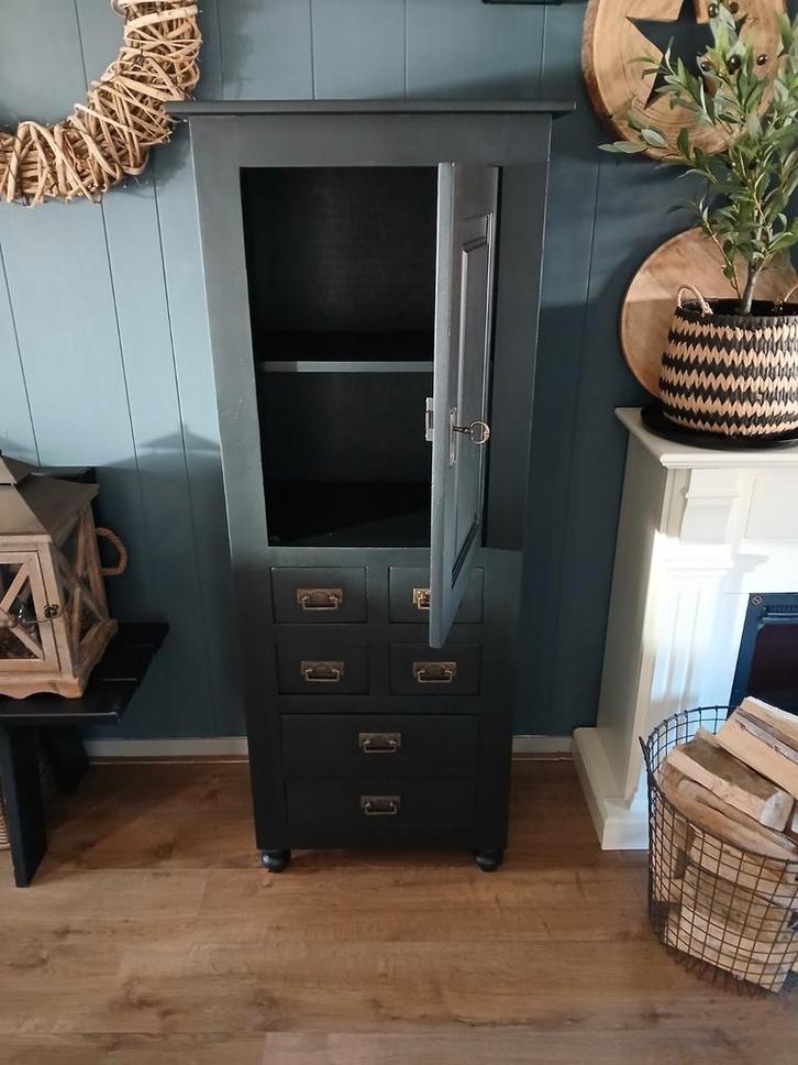 Mooie mat zwarte kast met laadjes en legplank, Huis en Inrichting, Kasten | Overige, Zo goed als nieuw, Ophalen