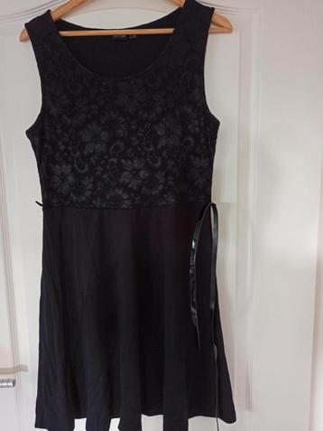 Zwart jurkje  Maat 40/42 (M) beschikbaar voor biedingen