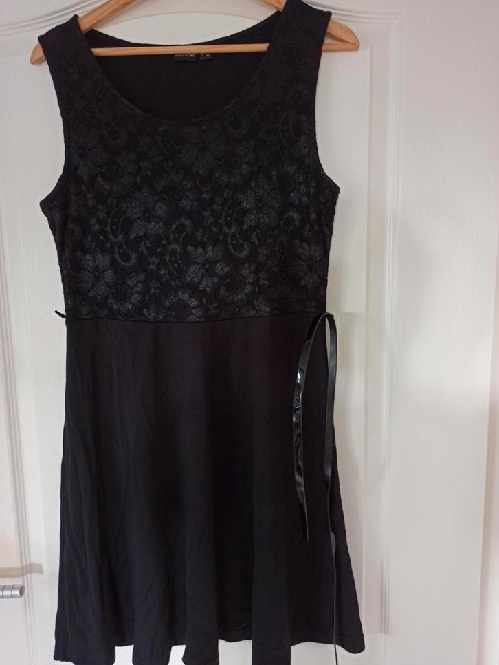 Zwart jurkje  Maat 40/42 (M), Kleding | Dames, Gelegenheidskleding, Zo goed als nieuw, Overige typen, Maat 38/40 (M), Zwart, Ophalen of Verzenden