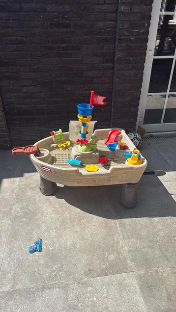Watertafel beschikbaar voor biedingen