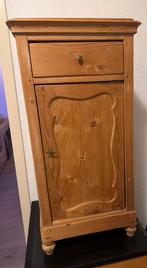 Oude houten nachtkastje, Ophalen