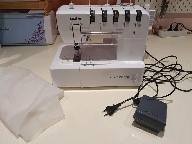 Brother coverstitch CV3550, Hobby en Vrije tijd, Naaimachines en Toebehoren, Zo goed als nieuw, Naaimachine, Brother, Ophalen