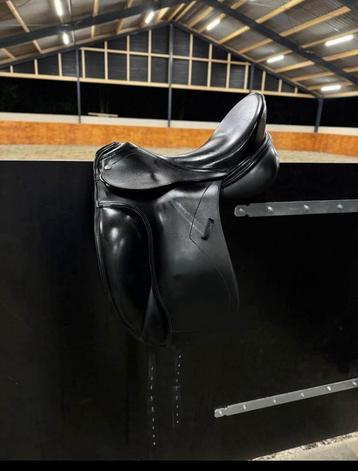 Dressuur zadel kentaur elektra. Bieden! beschikbaar voor biedingen