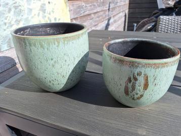 2 mooie bloempotten, handgemaakt beschikbaar voor biedingen