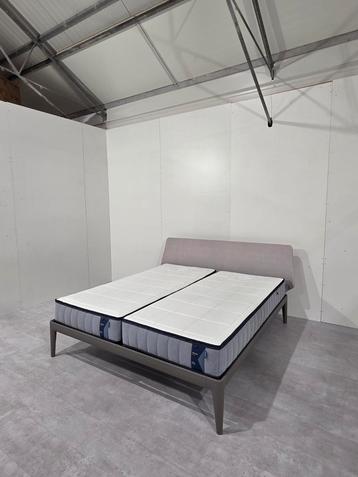Showroom Auping Essential 180x200 +Elysium Matrassen  beschikbaar voor biedingen
