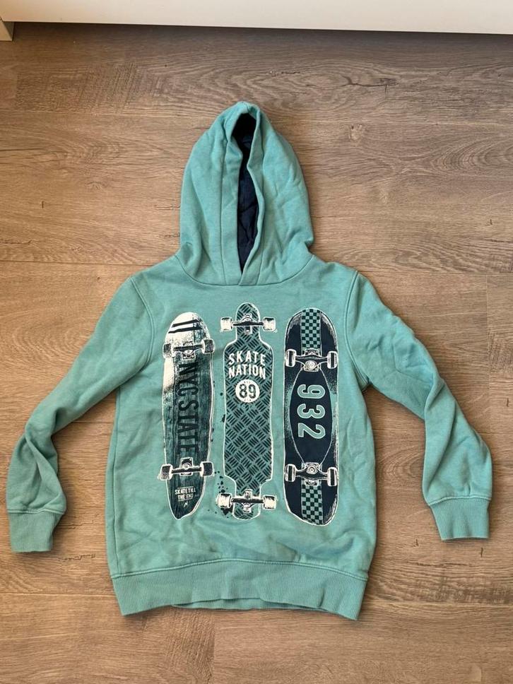 Mint (groenblauw) hoodie met skateboard print (maat 134-140), Kinderen en Baby's, Kinderkleding | Maat 134, Zo goed als nieuw