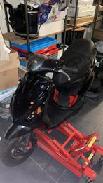 Piaggio zip frame, Fietsen en Brommers, Scooters | Piaggio, Ophalen, Tweetakt, Maximaal 45 km/u, Nieuw