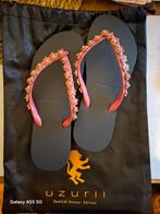 Nieuwe originele Uzurii Slippers Zwart Roze met bloemetjes, Kleding | Dames, Ophalen, Nieuw