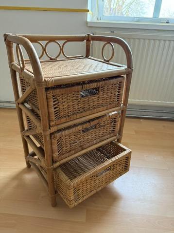 Rotan kastje - 3 mandlades beschikbaar voor biedingen