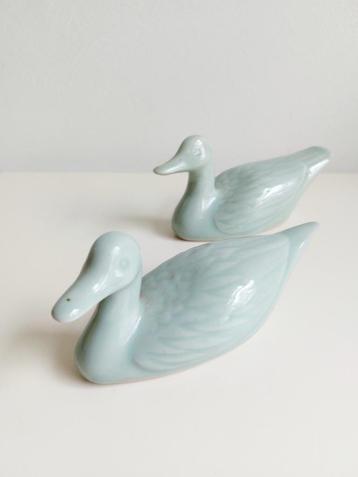 2 vintage beeldjes eend celadon glazuur keramiek China.  beschikbaar voor biedingen