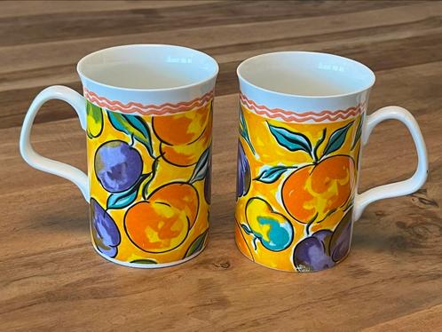 Vintage Blamoral Castle Bone China set 2 kopjes, Huis en Inrichting, Keuken | Servies, Zo goed als nieuw, Kop(pen) en/of Schotel(s)