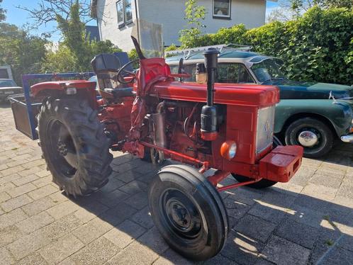 Renault Super 3 trekker tractor 1964, Zakelijke goederen, Agrarisch | Tractoren, Renault, tot 80 Pk, Oldtimer, Ophalen