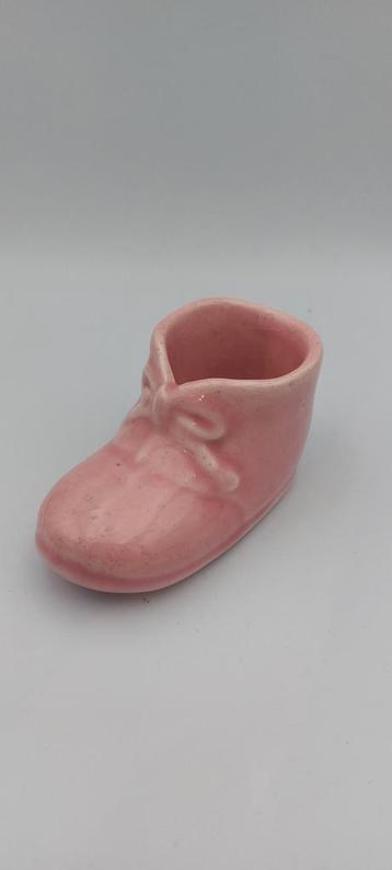 Vintage roze schoentje keramiek vintage kinderkamerdecoratie beschikbaar voor biedingen