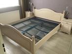 Wit houten landelijk bed met twee nachtkastjes, 180 cm, Gebruikt, Landelijk, 210 cm