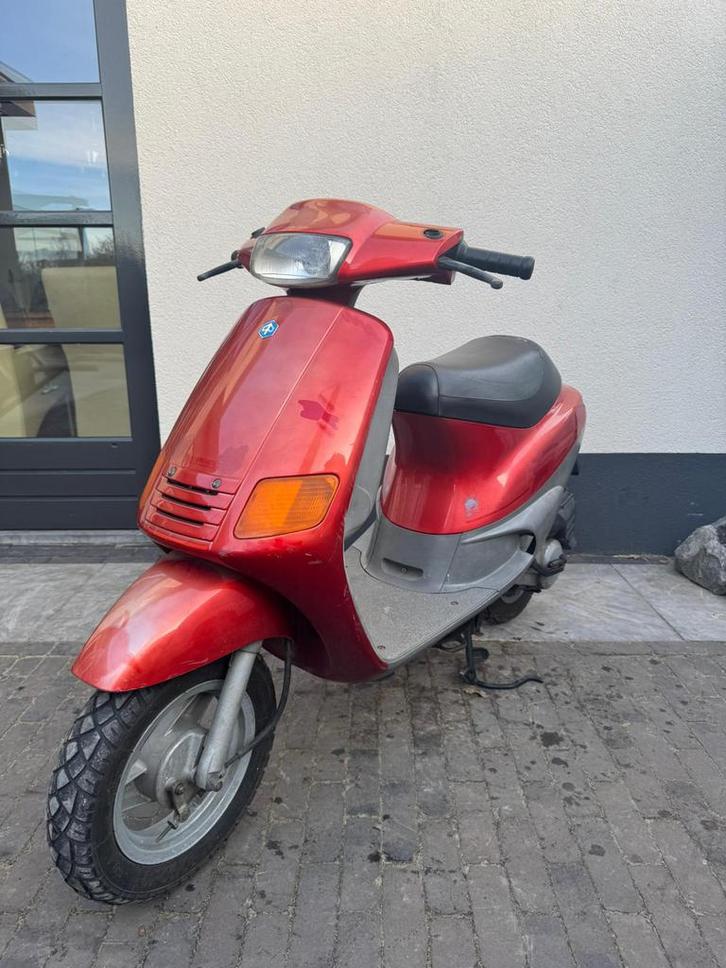 ⭐️Piaggio zip type a1 motorkenteken 18587 km⭐️, Fietsen en Brommers, Scooters | Piaggio, Zo goed als nieuw, Zip, Benzine, Ophalen