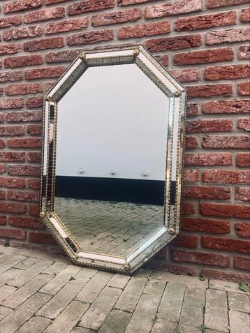 Venetiaanse trapezium spiegel jaren 60/70 Holleywood Regency beschikbaar voor biedingen