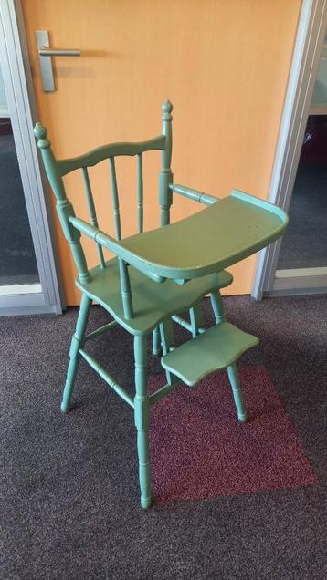 Vintage kinderstoel beschikbaar voor biedingen
