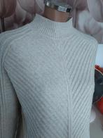 Leuke zachte beige trui maat 42 44, Ophalen of Verzenden, Gedragen, Maat 42/44 (L), Beige