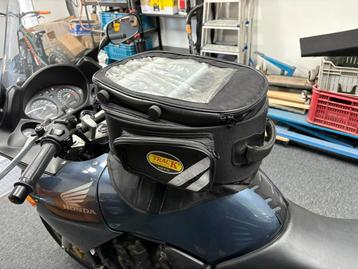 Tanktas met sterke magneetbevestiging beschikbaar voor biedingen