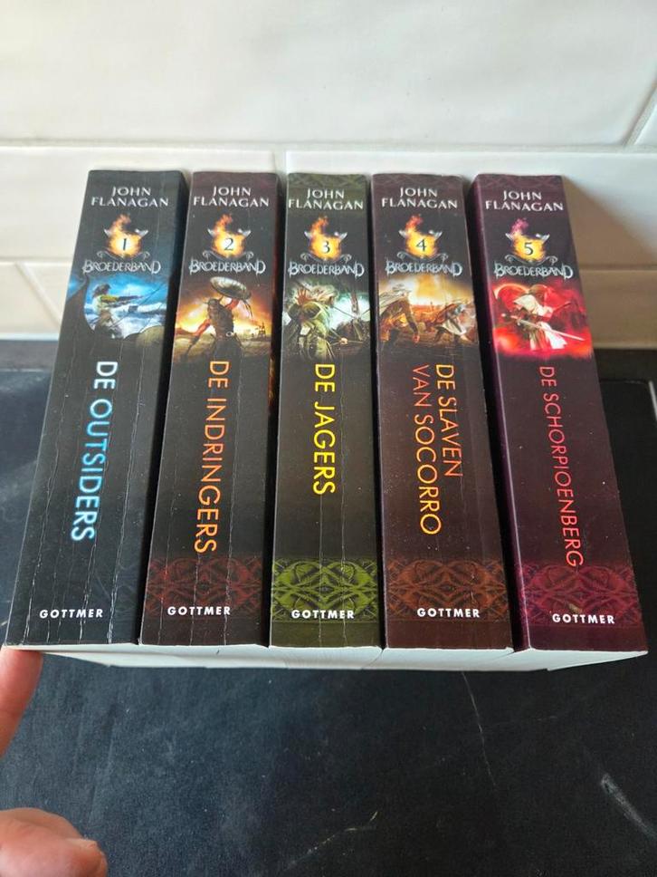 Broederband boeken deel 1 t/m 5 – John Flanagan (zeer goede, Boeken, Kinderboeken | Jeugd | 10 tot 12 jaar, Zo goed als nieuw