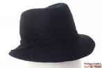 Vintage Dames trilby zwartblauw zacht haarvilt 56, Ophalen of Verzenden, Zo goed als nieuw, 56 of 57 cm (M, 7 of 7⅛ inch), Hoed