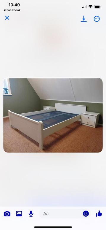 Tweepersoons bed met Auping spiralen en nachtkastjes beschikbaar voor biedingen