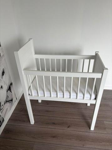 Babywiegje hout wit beschikbaar voor biedingen